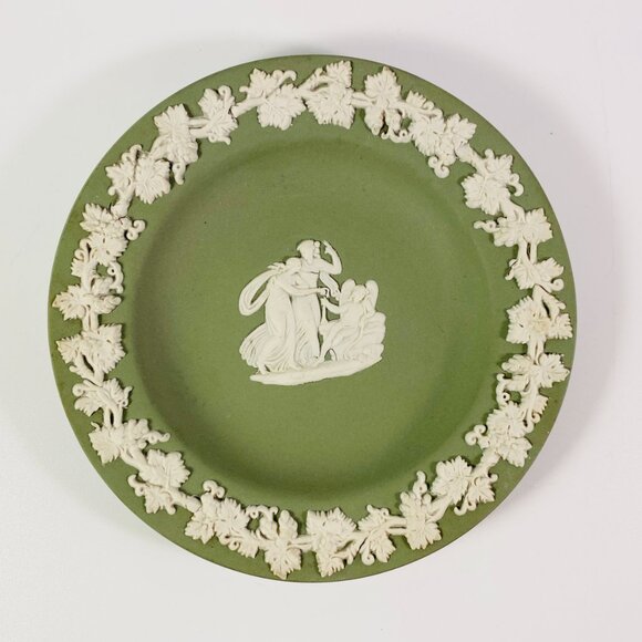 Set of 2 Wedgwood green Jasperware Trinket with Lid & plate - Picture 12 of 13